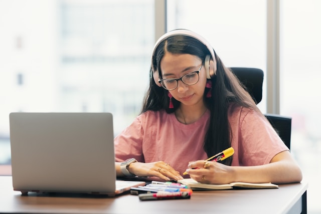 Online Tutoring for Beginners: Simple Ways to Teach and Earn Online