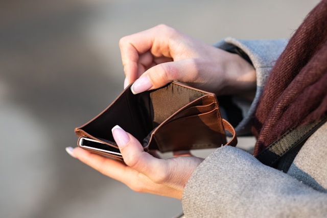 Simple Ways to Start Saving Money on a Low Income Today