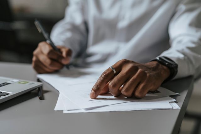 How to Set Financial Goals and Save Money Successfully